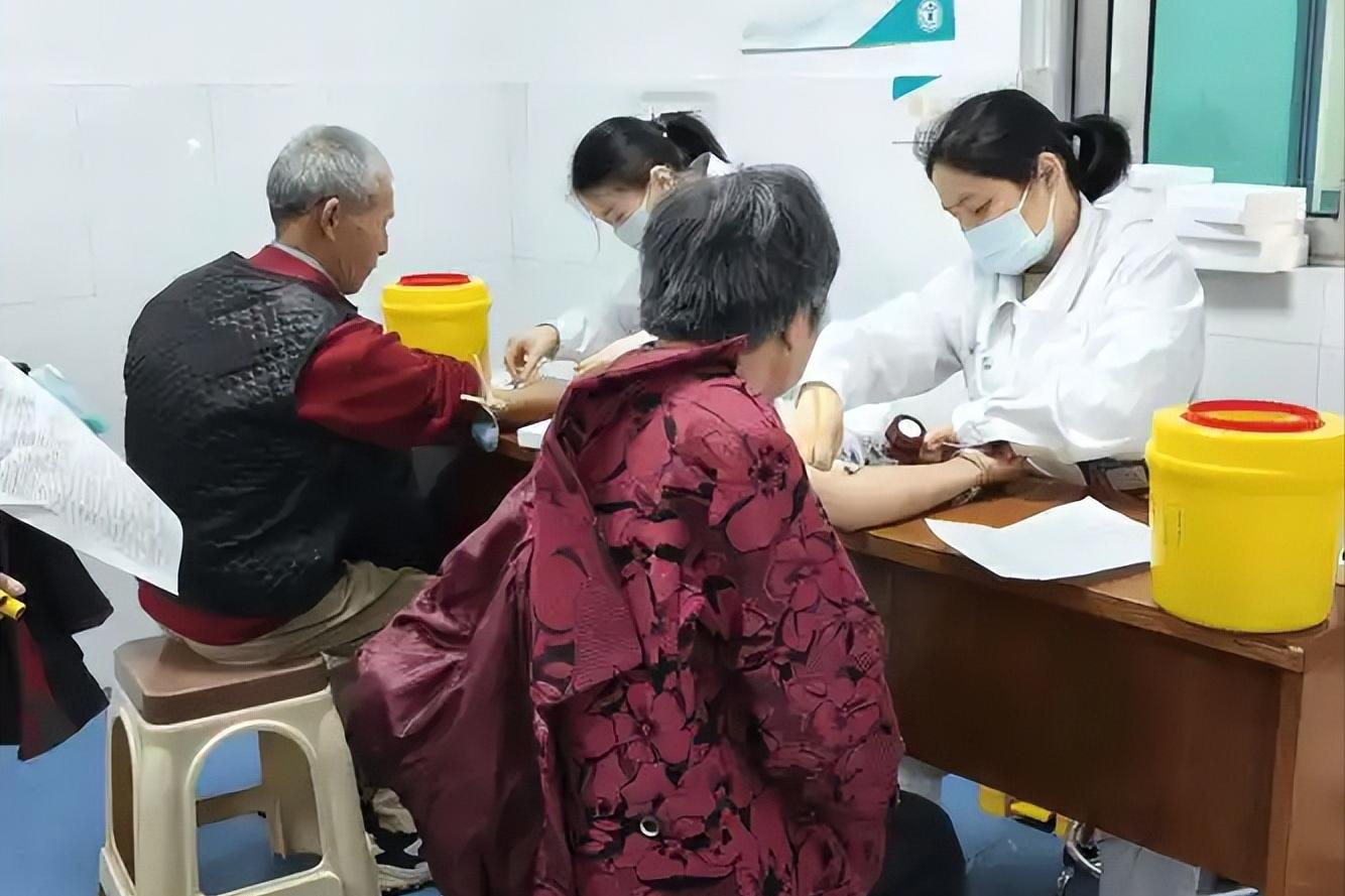 越來(lái)越多的人死于癌癥？醫(yī)生再三告誡：寧可打打牌，也不要做的5件事